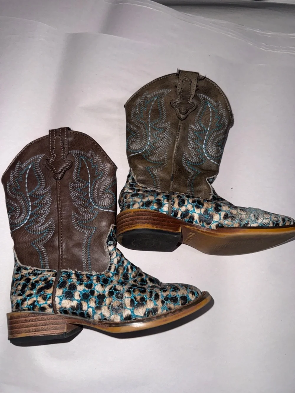 Roper girls' boots featuring a turquoise glitter leopard square toe size 9
